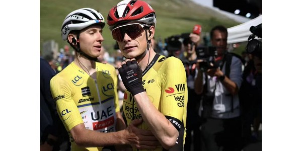 Topkørere fra alle holdene forbereder sig til den kommende Tour de France.